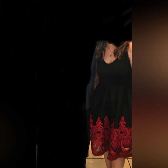 Black and Red Dress - Picture 10 of 10